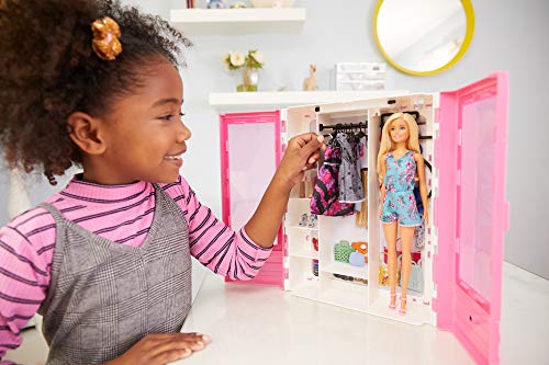 Barbie Fashionista Armario portable con muñeca incluida, ropa, complementos y accesorios de muñecas, regalo para niñas y niños 3-9 años (Mattel GBK12)