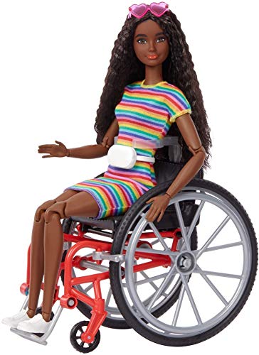 Barbie Fashionista Muñeca afroamericana con silla de ruedas, rampa y accesorios de moda (Mattel GRB94)