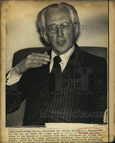 Imágenes históricas -1974 Foto de prensa Howard Metzenbaum durante la Conferencia de Noticias de Capitol Hill.