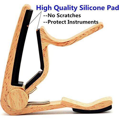 WiNGO Cejilla de Guitarra para Electrica Acústica Folk Ukelele Bajo Guitar Aleación de Aluminio Guitar Capo con 5 Púas de Guitarra, Natural Madera Color.