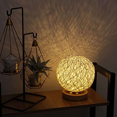 AEUWIER Lámpara de mesa de madera, lámpara de luz nocturna LED con bola esférica de mimbre tejida a mano y cargador USB para dormitorio, sala de estar, sala de café, habitación de bebé (dorado)