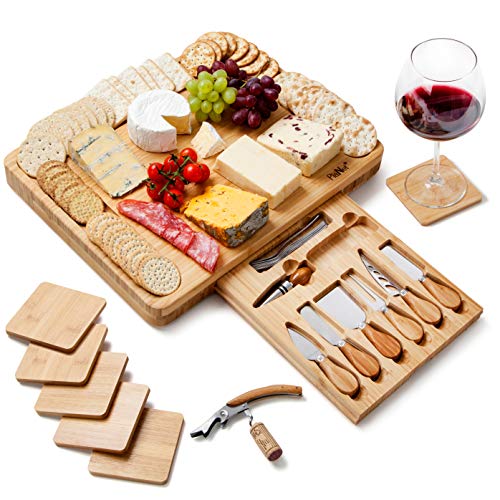 Tabla de quesos de bambú extragrande, incluye posavasos, cajón deslizable con sacacorchos, tapón de botella, cuchillos de acero inoxidable y tenedores de servir, regalo perfecto - por PlaNet