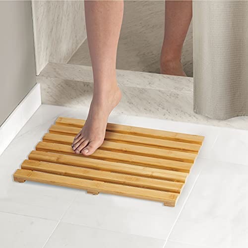 mDesign Juego de 2 alfombras de bambú – Alfombrilla de baño rectangular de bambú ecológico – Accesorio de baño y ducha con estética de spa – color bambú