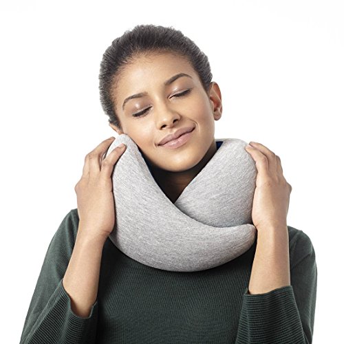 Ostrichpillow Go Almohada de Viaje viscoelástica con Memory Foam para el Dolor de Cuello a Dormir en Aviones, Tren, Coche – Color Gris Oscuro – Grey