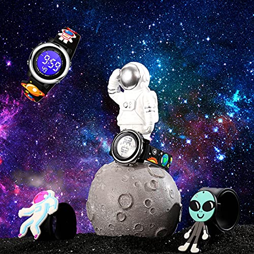 Set de 2 Relojes Digitales de Niños y Muñequera de Bofetadas de Silicona Negra Reloj Impermeable de Dibujos 3D Reloj Eléctrico LED Reloj de Pulsera Infantil de 7 Colores (Extraterrestre)