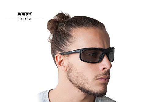 BERTONI Gafas Fotocromatìcas para Deporte Motociclismo Bicicleta Golf Carrera Running Esqui Lentes Antivaho - Mod. 180 (Negro Mate - Lentes Fotocromáticas Polarizadas)