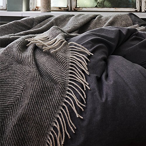 URBANARA 140x220 cm Manta de Lana ‘Gotland’ Gris/Crema — 100% Pura Lana escandinava — Ideal como Manta o Plaid para sofá y Cama — Manta cálida de Lana Virgen con Flecos