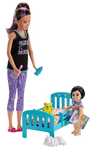 Barbie Skipper Canguro con Muñeca, Bebe con Ropa Que Brilla En La Oscuridad y Accesorios (Mattel GHV88)