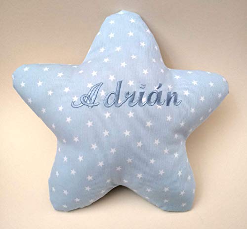 Cojín estrella personalizado para bebés, con su nombre, bordado a máquina. Tamaño pequeño 29X29cm y peso110gr.