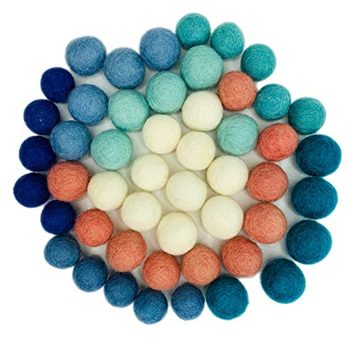 Colección llena de color de 50 bolas de fieltro "Océano Mix" de 2,2 cm de grosor, hechas de pura lana merino para elaborar guirnaldas, móviles y macetas, o solo para decoración.