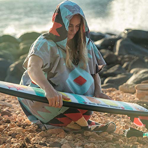 Cor Surf Poncho Cambiador de Toalla con Capucha y Bolsillo Delantero, se dobla como Toalla de Playa y Manta, Hecha de Microfibra de Secado rápido, para Adultos (Tribal-Tech)