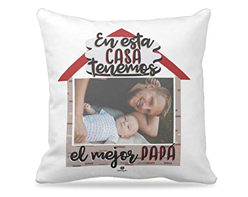 Getsingular Pack Taza + Cojín Papá Personalizados con tu Foto para el Día del Padre | Frase En Esta casa Tenemos el Mejor papá