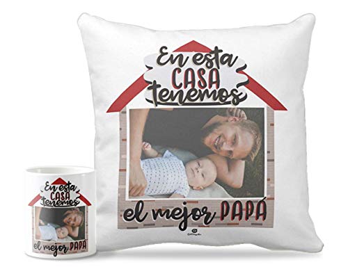 Getsingular Pack Taza + Cojín Papá Personalizados con tu Foto para el Día del Padre | Frase En Esta casa Tenemos el Mejor papá