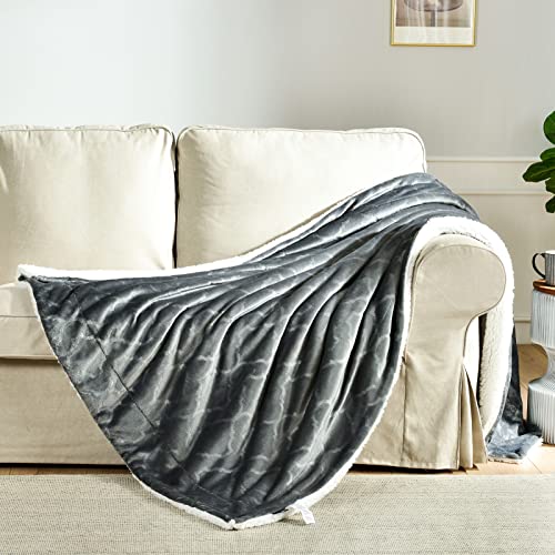 Amazon Brand-Umi Manta para Sofá 220 x 240 cm, Manta de Sherpa y Franela Reversible Suave y Cálida Invierno, Manta Polar, Manta Pelo Microfibra para Sofá / Cama / Coche / Sillón, Gris