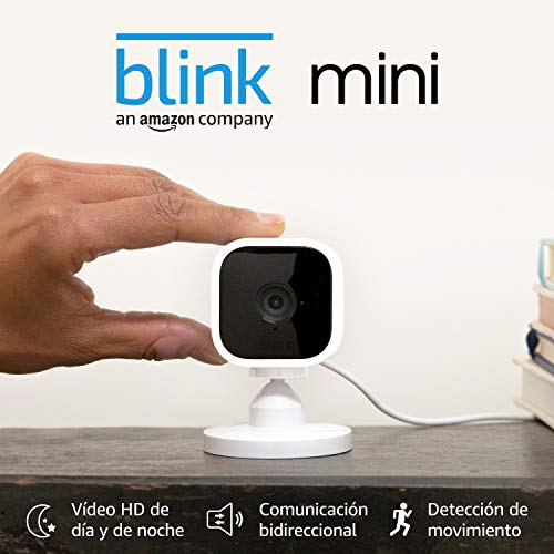 Blink Mini, cámara de seguridad inteligente, compacta, para interiores, con enchufe, resolución de vídeo HD 1080p, detección de movimiento y compatible con Alexa – 1 Cámara