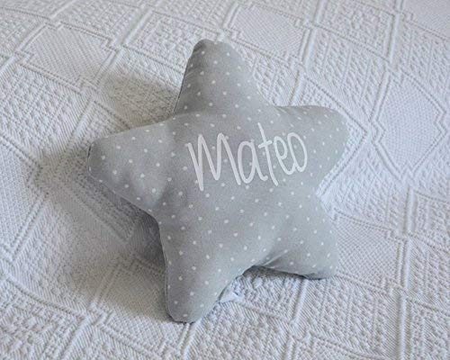 Cojín estrella para bebé personalizado. Un regalo original, decorativo y personalizado. Un bonito detalle para celebrar la llegada de un recién nacido. Hecho a mano