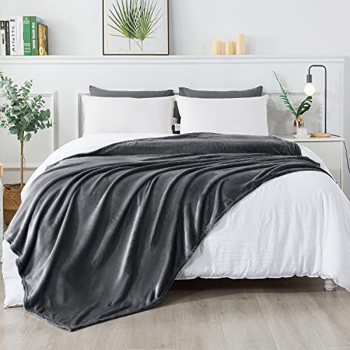 Familybox Mantas para Sofás de Franela, Mantas Ligeras Mantas para Cama de Reversible de Microfibre Extra Suave (Gris Oscuro, 150×200cm)