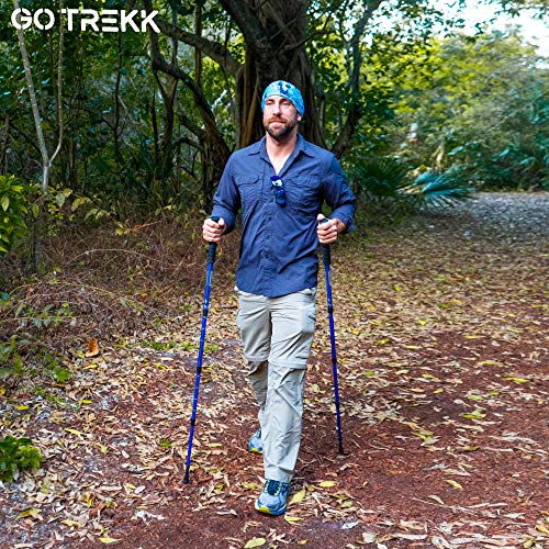 GO TREKK 2 Bastones de Senderismo Profesionales 60~135 cm+ Accesorios múltiples + Bandana Deportiva,Trekking Poles telescópicos, Ultra Ligeros, Plegables, Ajustables, Anti Choque (Azul)