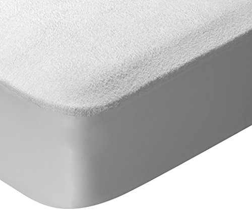 Pikolin Home - Protector de colchón de cuna de rizo impermeable, transpirable y muy absorbente con faldón ajustable