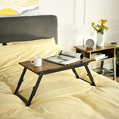 SONGMICS Mesa de Ordenador, Soporte de Portátil, Elevador de Mesa con Patas Plegables, Mesita de Desayuno en Cama o Sofá con Tabla Vertible, Multi-Uso, Diseño Clásico, Color de Madera LLD104BY