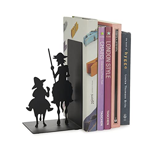 Balvi - Don Quijote sujeta Libros de Metal. Inspirado en la Obra de Cervantes.