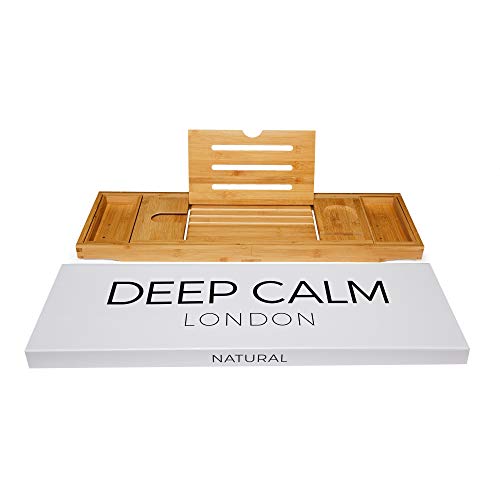 Deep Calm Bandeja de Baño - Tabla Extensible de Bambú para Bañera - Ajustable Antideslizante, se Adapta a la Mayoría de las Bañeras - Accesorio de Baño de Lujo para Libro, iPad, Teléfono, Vidrio, Vela