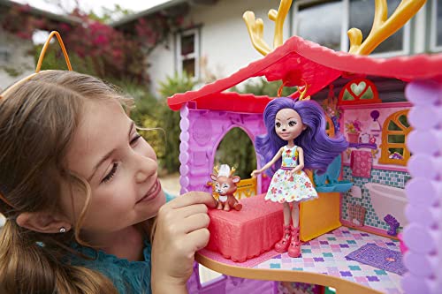 Enchantimals Casa Ciervo 2.0 con Danessa Deer Muñeca con casa de juguete, mascota y accesorios, regalo para niñas y niños +4 años (Mattel HFC41)