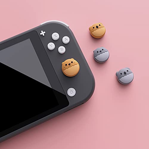 eXtremeRate PlayVital Lindos Agarres para el Pulgar para Nintendo Switch Joy-con Lite Tapas de Joystick Diseño Thumb Grips de Silicona Tapas de Pulgar para Switch Lite joycons(Oso & Koala)