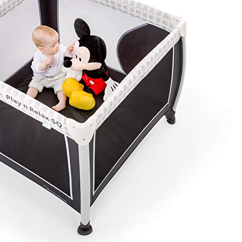 Hauck Disney Cuna Parque Play N Relax SQ, 90 x 90 cm, Plegable, Ligera, Compacta, Bolsa de Transporte Icluido para el Viaje, Mickey Mouse, Negro