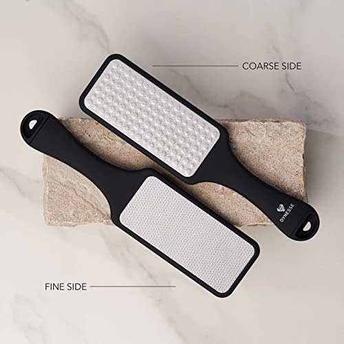 Lima de Pies Premium de Corte Láser con Mini Lima de Durezas de DYNESSE. Escofina Callos con Diseño Ergonómico. Limpiador Pies de Acero Inoxidable para Spa y Pedicura. Elimina las Pieles Muertas