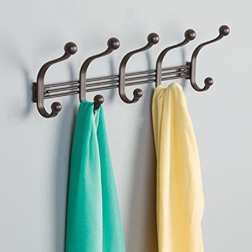 mDesign perchero de puerta - 5 ganchos dobles - Práctico colgador de ropa para entrada o baño - Perchero sin taladro para abrigos y chaquetas o como toallero - De aluminio en color bronce