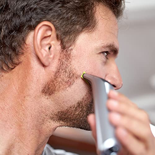 Philips OneBlade Pro QP6520/30 - Recortador de Barba con Peine de Precisión de 14 Longitudes y Base de Carga, Recorta, Perfila y Afeita, Recargable, Plata