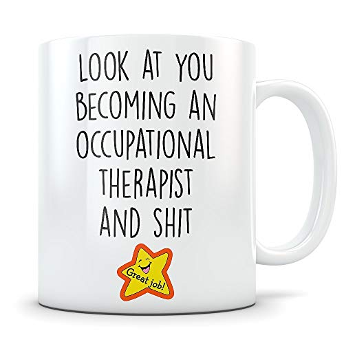 Regalos de la graduación de la terapia ocupacional - Taza de café Felicitaciones Regalo para los graduados del terapeuta ocupacional - Idea divertida del regalo para los estudiantes de la escuela que