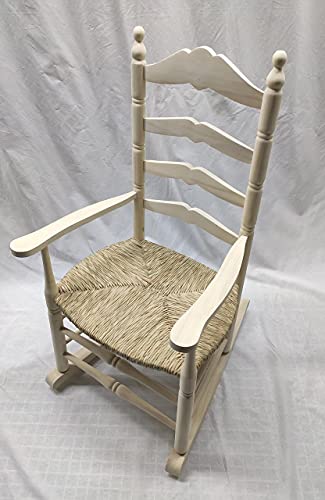 Sillas y Mesas Peña Mecedora de Lactancia con Asiento Tejido con Enea. Madera al Natural para Posterior Pintado.Asiento: 55×46 cm. Altura al Asiento: 45 cm. Altura Respaldo: 108 cm.