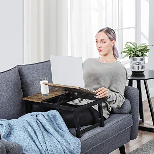 SONGMICS Escritorio Portátil para Cama o Sofá con Tapa Ajustable, Bandeja para Servir Desayuno con Patas Plegables de Altura Ajustable, para Pantallas de hasta 15,6 Pulgadas, Marrón Rústico LLD105B01