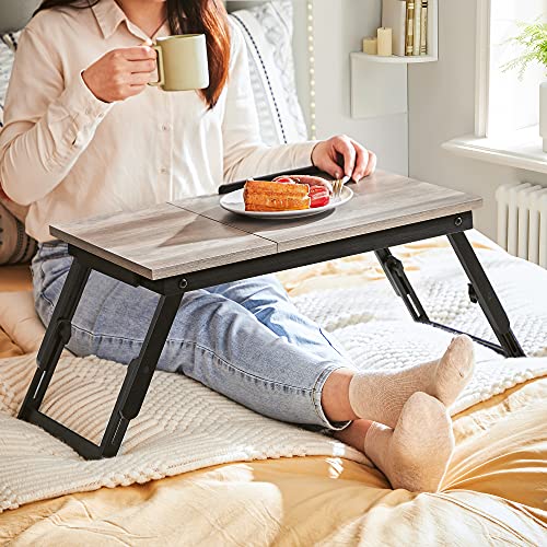 SONGMICS Escritorio portátil para Cama o sofá con Tapa Ajustable, Bandeja para Servir Desayuno con Patas Plegables de Altura Ajustable, para Pantallas de hasta 15,6 Pulgadas, Greige LLD105W01