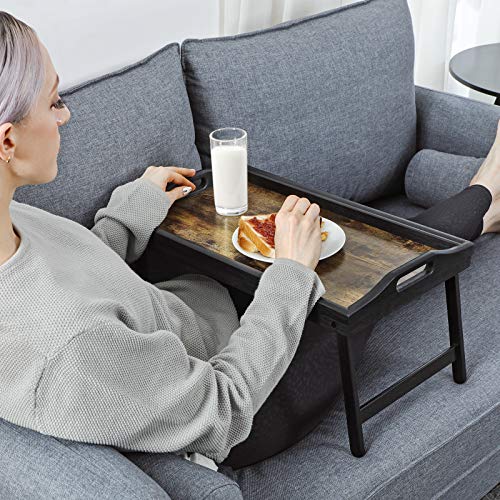 SONGMICS Mesa de Cama con Patas Plegables de Bambú, Bandeja de Desayuno de Sofá, Cama, Mesa de Aperitivos con Ranura para Tableta Teléfono, Escritorio del Portátil, Marrón Rústico LLD106B01