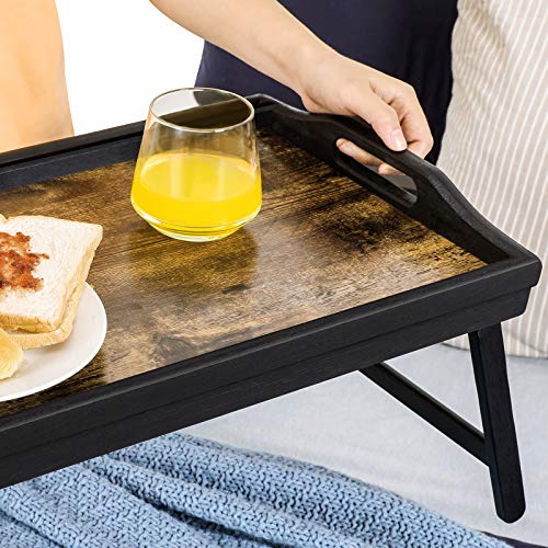 SONGMICS Mesa de Cama con Patas Plegables de Bambú, Bandeja de Desayuno de Sofá, Cama, Mesa de Aperitivos con Ranura para Tableta Teléfono, Escritorio del Portátil, Marrón Rústico LLD106B01