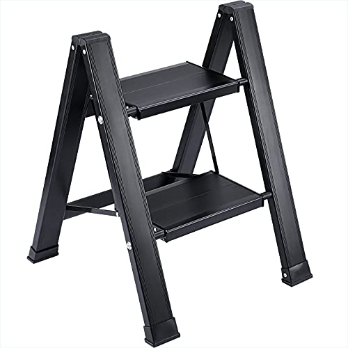 Synlyn Escalera plegable con 2 escalones plegable taburete escalonado Escalón plegable de aluminio, plegable escalera doméstica fácil de hasta 200 kg Diseño escandinavo de grano de madera / negro