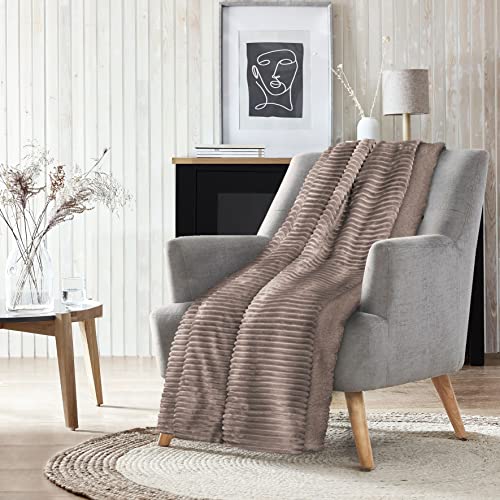 Victorio & Lucchino Manta Plaid Canale con Borreguito Sherpa al Tono - Manta Suave para el Sofa o para Cama (VL-80510) (130x160cm, Camel)