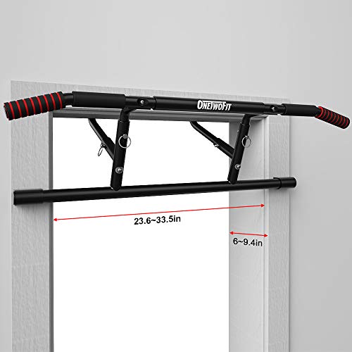 ONETWOFIT Barra para dominadas, Abrazadera Puerta Sin Tornillos Multi Gimnasio en el Hogar Barra para Flexiones Ajustable portátil Interior, Manijas Acolchadas para el Marco de la Puerta OT216