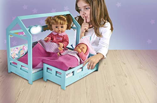 Nenuco- Hermanitas, muñecas bebé con Cama para Dormir (Famosa 700015776)